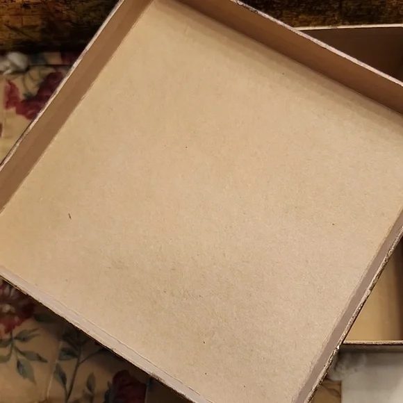 Nesting boxes - Picture 4 of 7